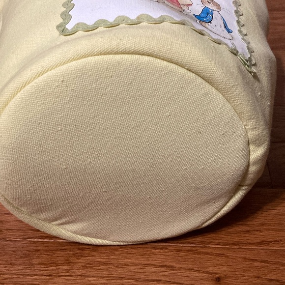 PETER RABBIT BASKET & BOOK BUNDLE ( free carrot plates!) - Picture 6 of 16